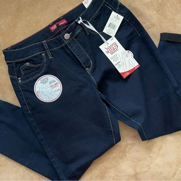 Royalty For Me Wanna Betta Butt? Dark Blue Stretch Slim Fit Anklet Jeans Size 12 - Picture 1 of 16